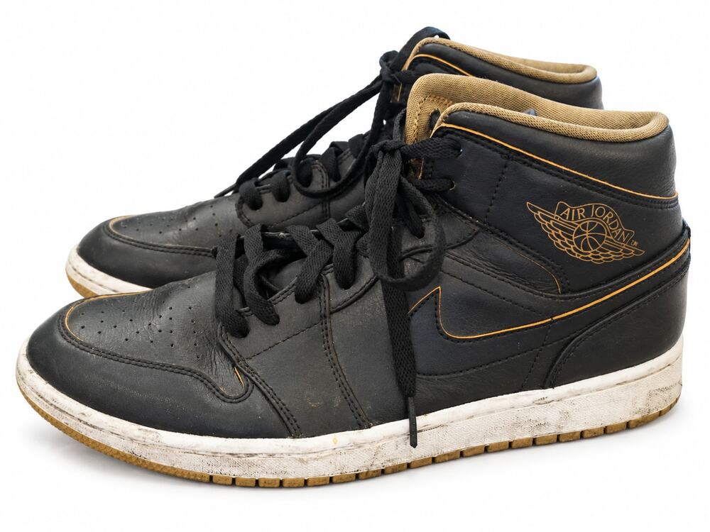 Nike Air Jordan 1 Mid Black Gold 554724-042 Men’s Size 10 2016